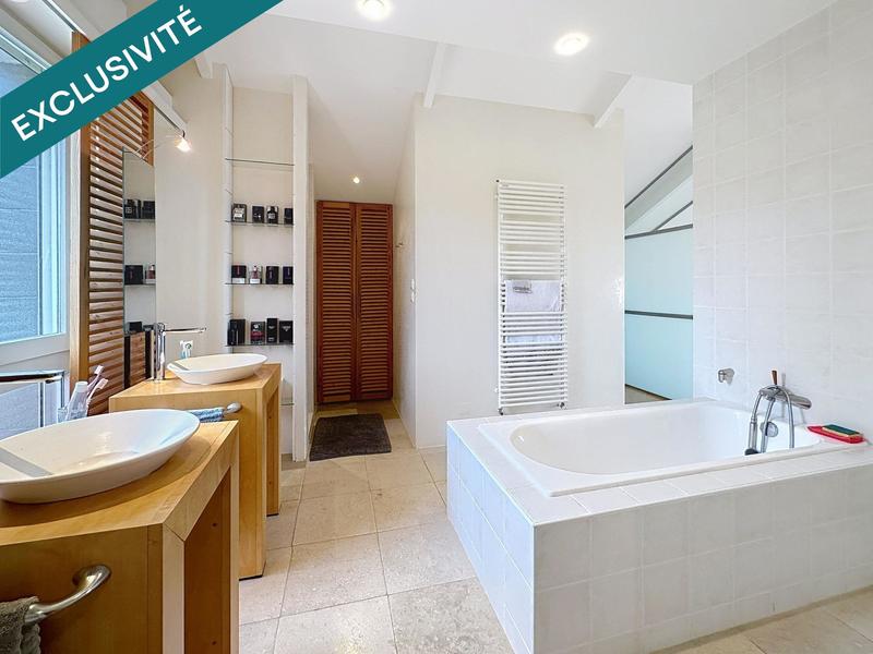 Maison - 271 m² - 9 pièces