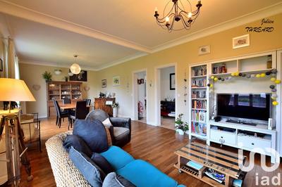 Maison - 240 m² - 8 pièces