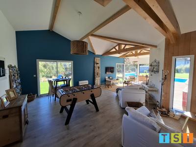 Maison - 228 m² - 6 pièces