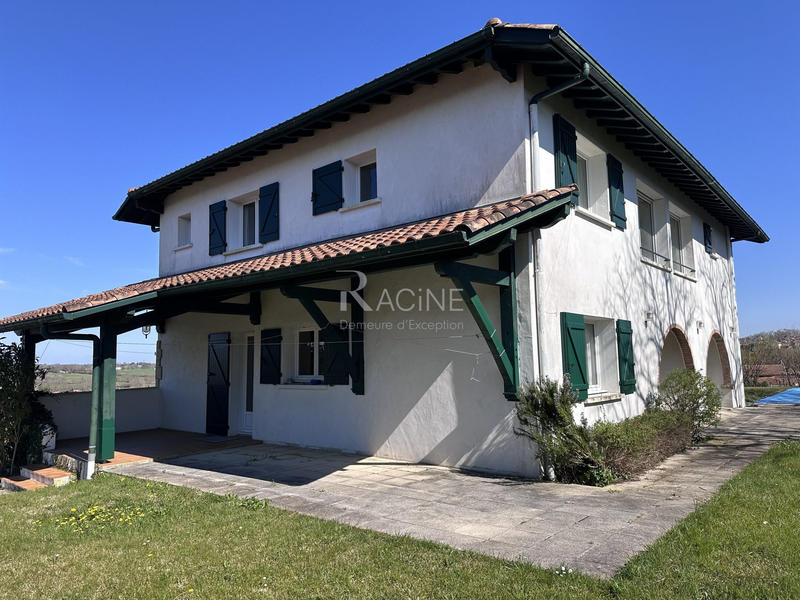 Maison - 213 m² - 8 pièces