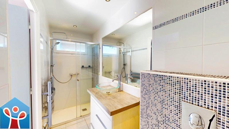 Maison - 230 m² - 5 pièces