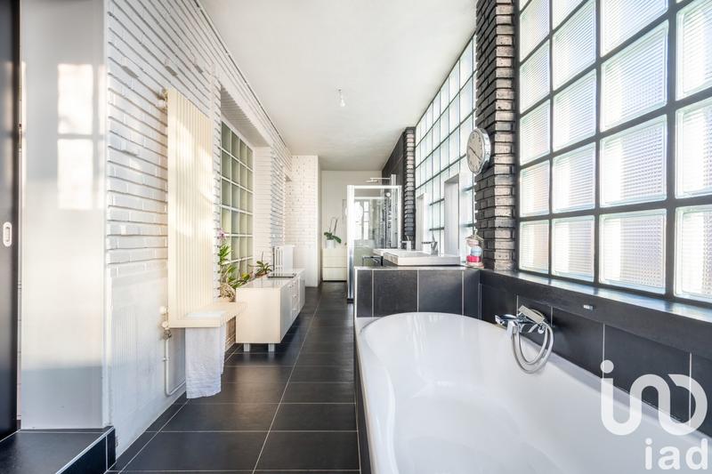 Maison - 369 m² - 12 pièces