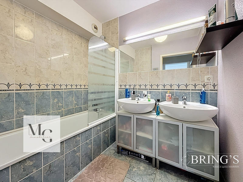 Appartement - 85 m² - 5 pièces