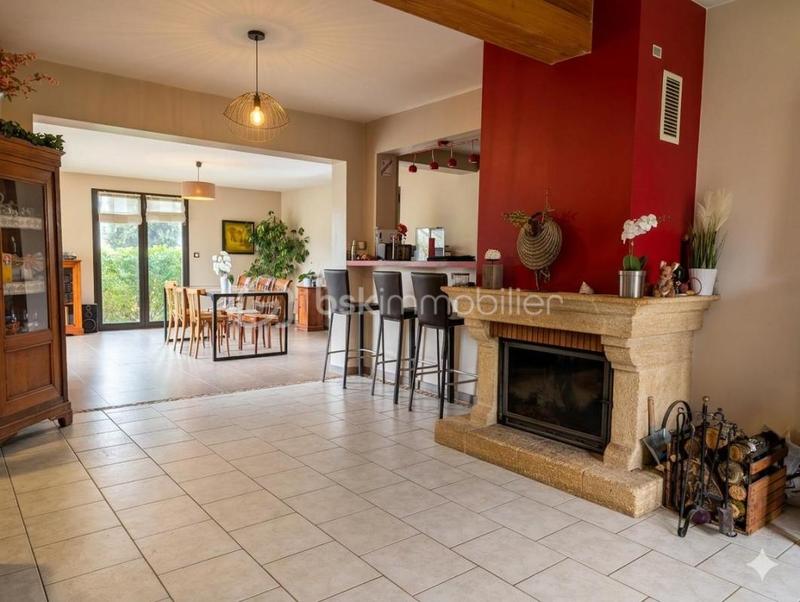 Demeure - 165 m² - 8 pièces