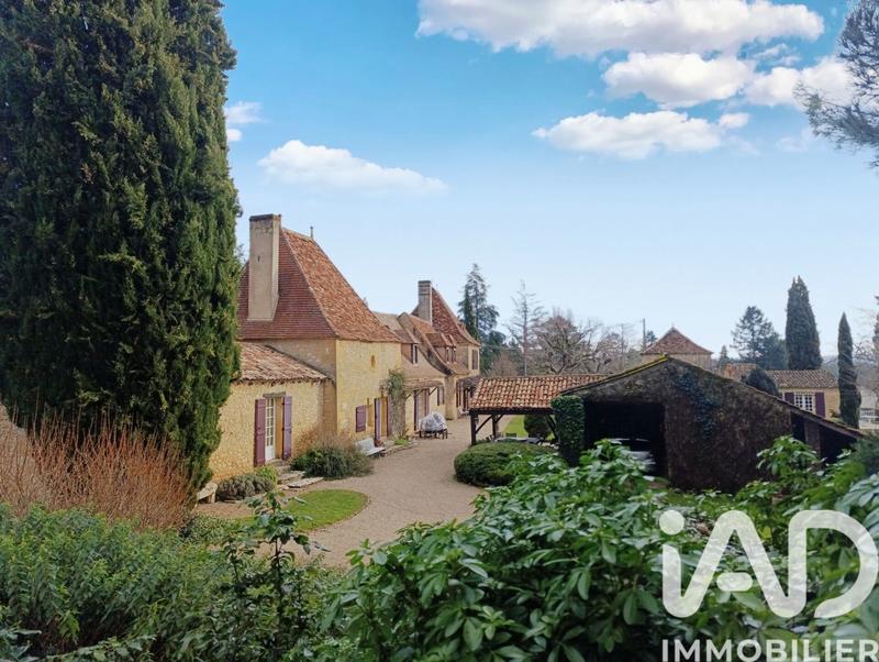 Maison - 393 m² - 10 pièces