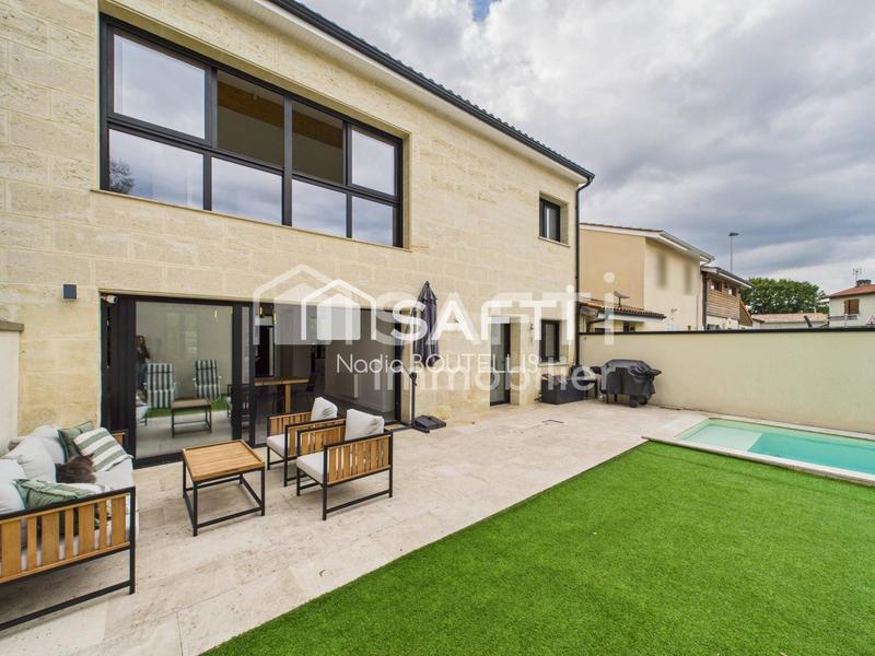 Maison - 205 m² - 6 pièces