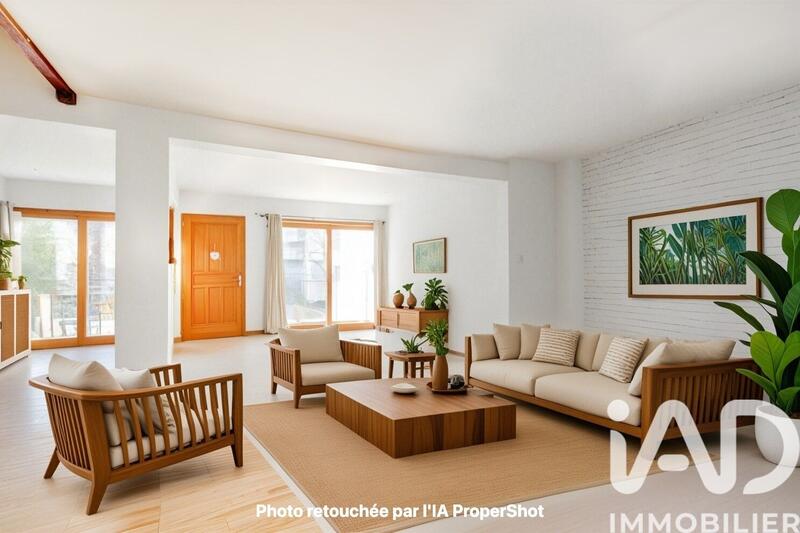 Maison - 182 m² - 8 pièces