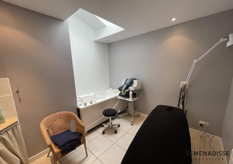 Local d'activités - 148 m²