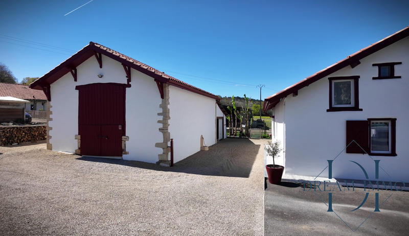 Maison traditionnelle - 200 m² - 4 pièces