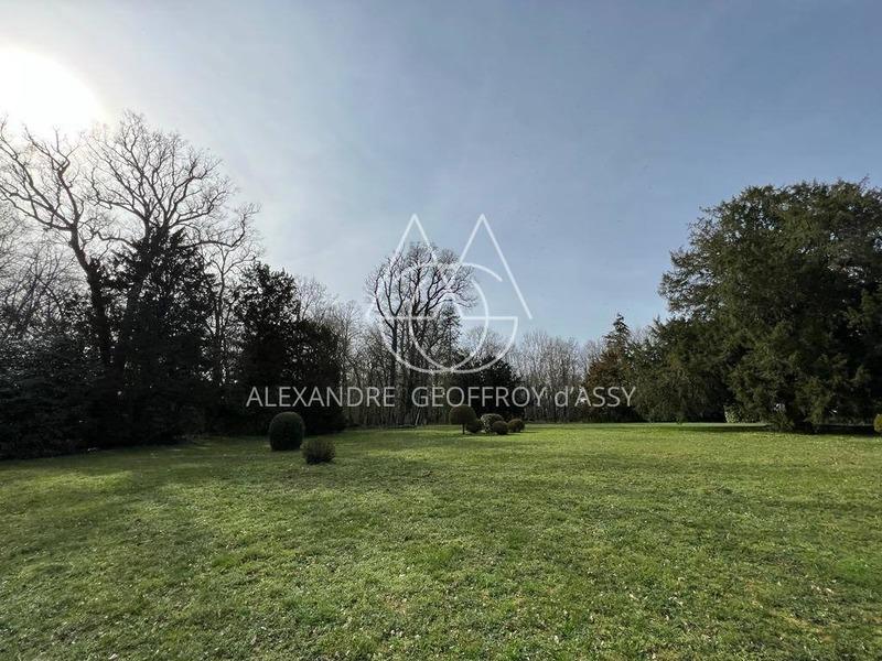 Château - 1 500 m² - 22 pièces