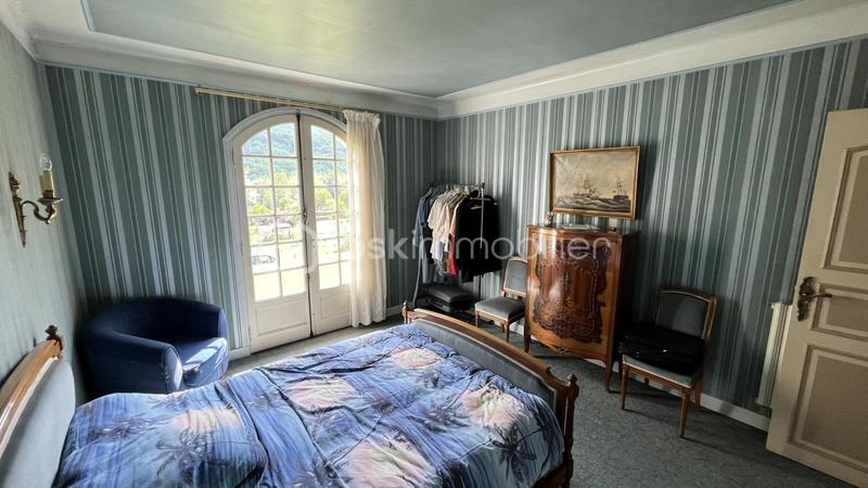 Maison traditionnelle - 198 m² - 7 pièces