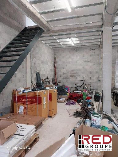 Entrepôt - 230 m²