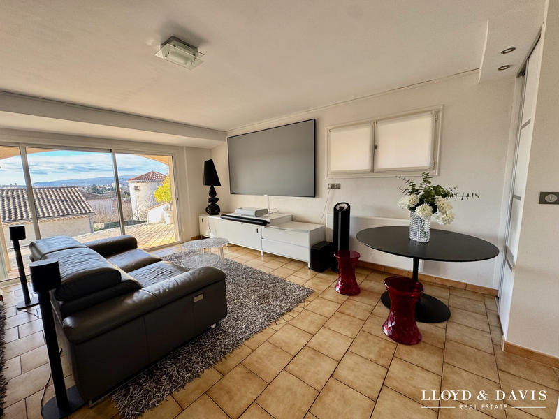 Maison - 236 m² - 7 pièces