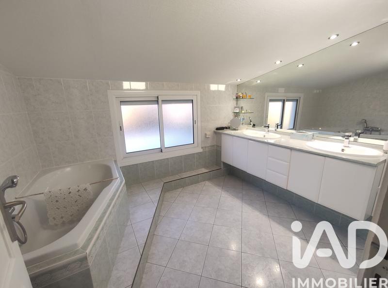 Maison - 122 m² - 4 pièces