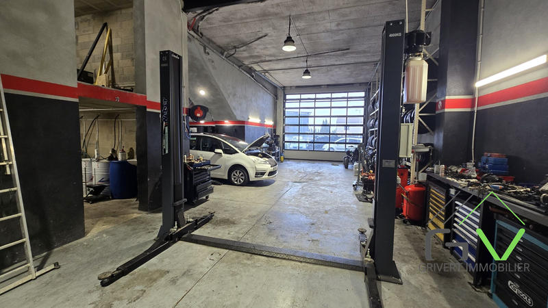 Local d'activités - 1 233 m²