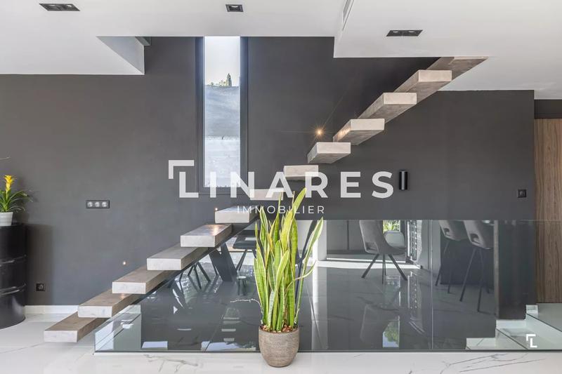 Villa - 242 m² - 5 pièces