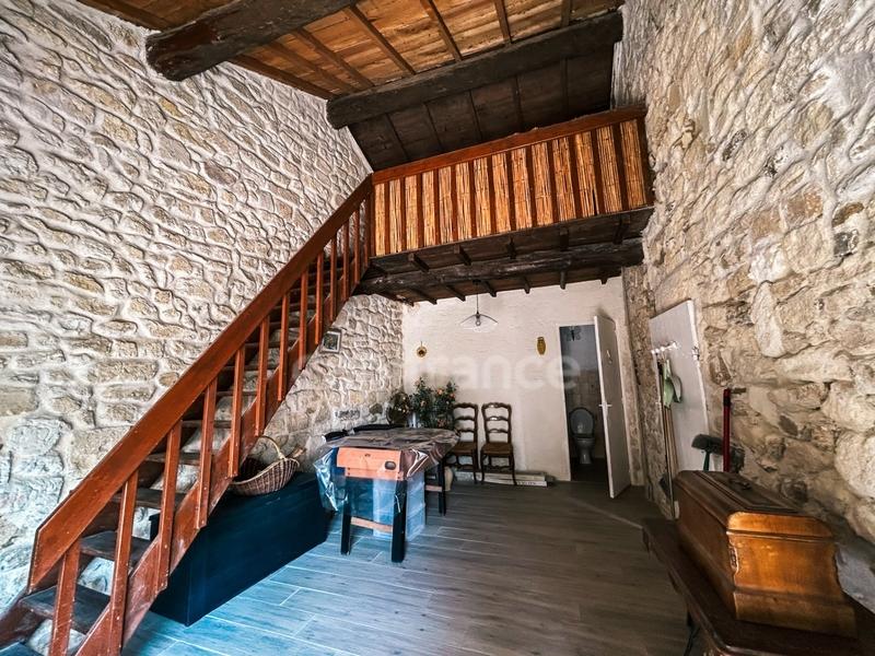 Maison - 329 m² - 11 pièces