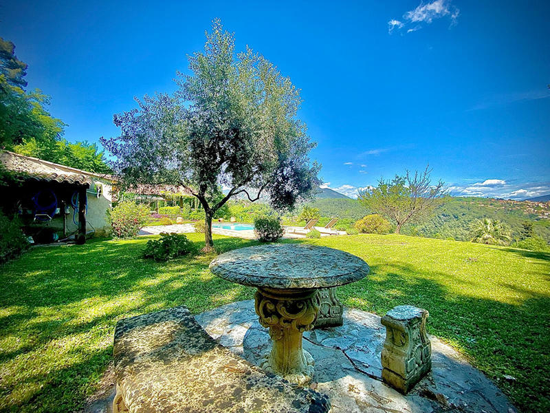 Maison - 315 m² - 10 pièces