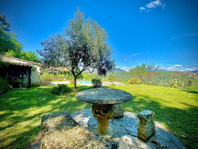 Maison - 315 m² - 10 pièces