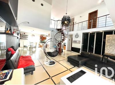 Maison - 211 m² - 7 pièces