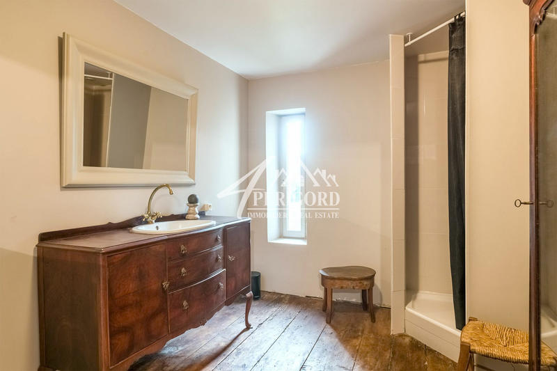 Maison - 435 m² - 11 pièces