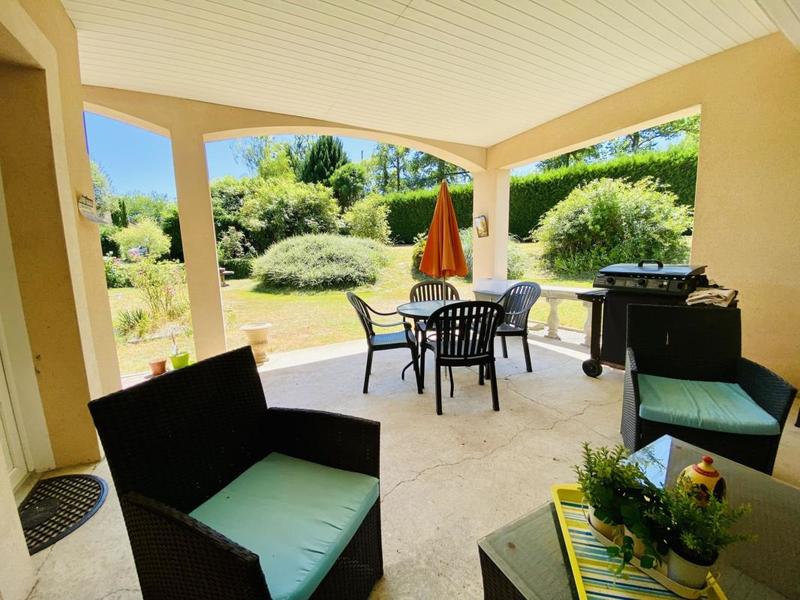 Maison - 220 m² - 7 pièces