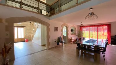 Maison - 462 m² - 12 pièces