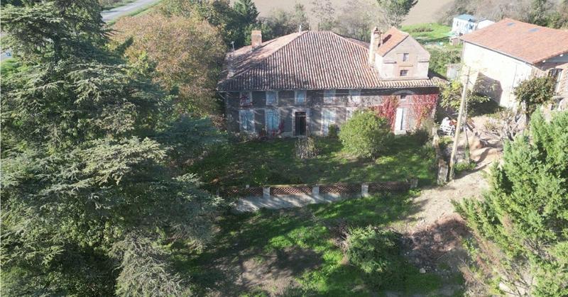 Maison - 580 m² - 8 pièces