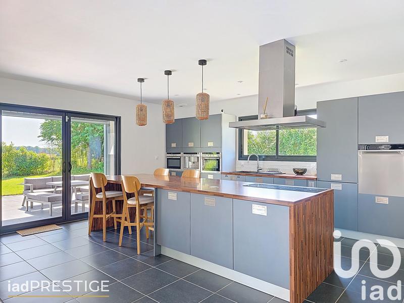 Maison - 240 m² - 7 pièces