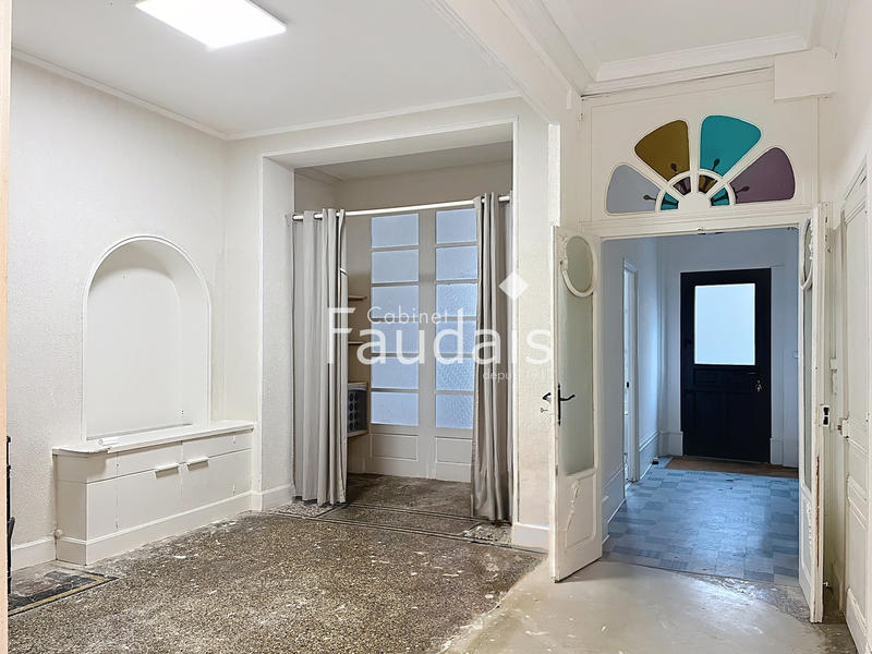 Maison - 243 m² - 8 pièces