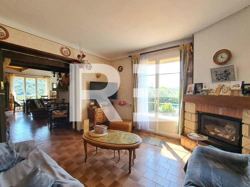 Villa - 208 m² - 9 pièces