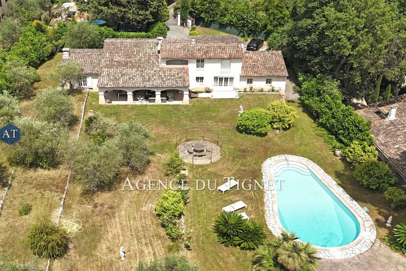 Maison - 252 m² - 5 pièces