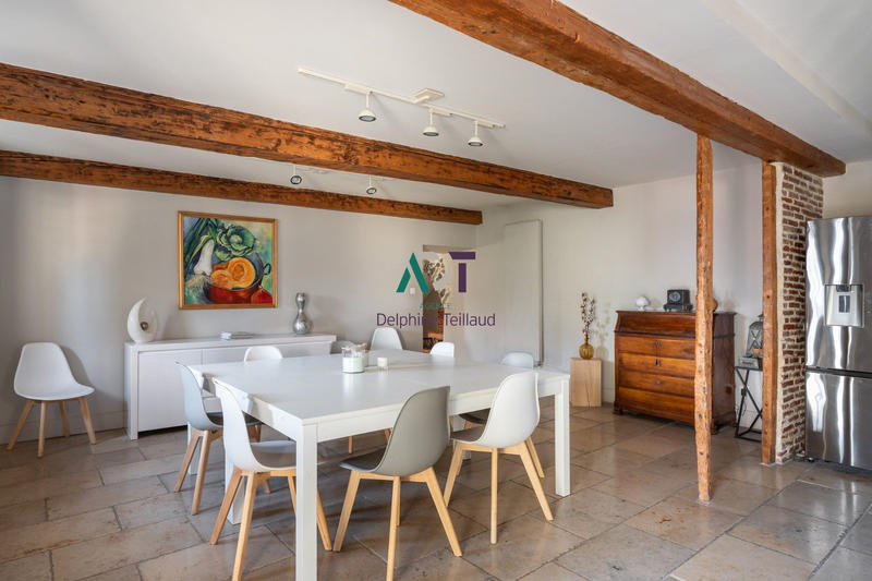 Maison - 465 m² - 9 pièces