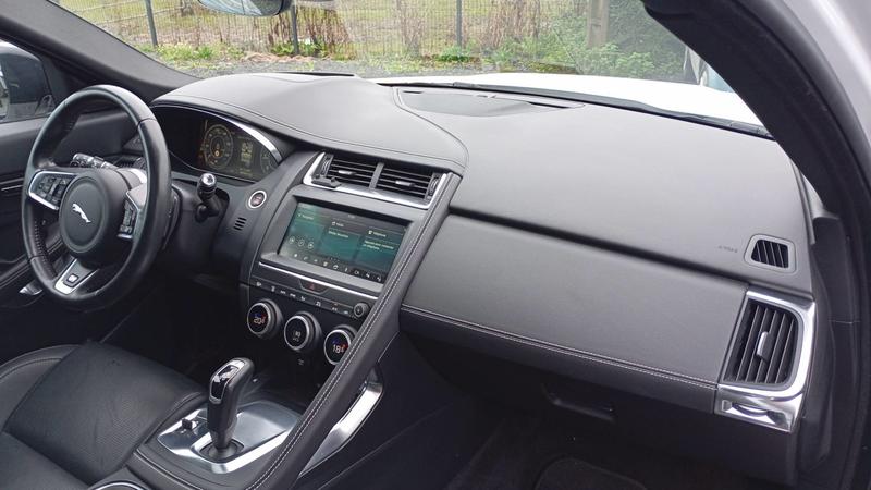 Jaguar E-Pace 2.0 d Awd 180 Bva9 R-Dynamic - Automatique