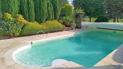 Propriété - 322 m² - 11 pièces