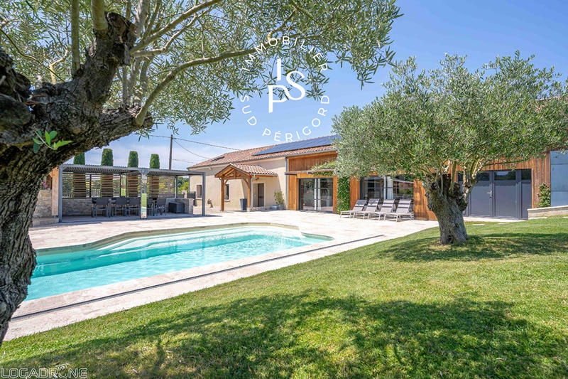 Maison - 229 m² - 7 pièces