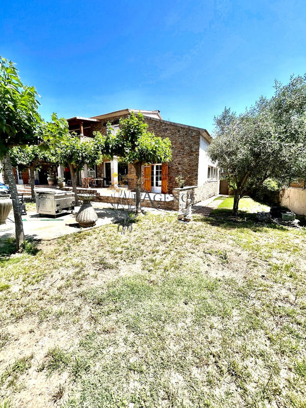 Villa - 315 m² - 15 pièces