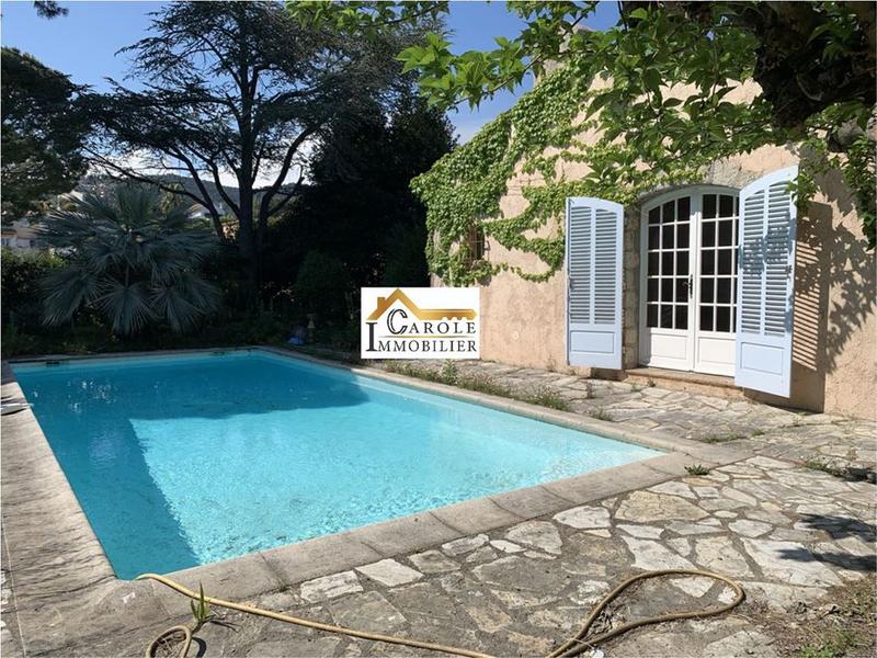 Propriété - 202 m² - 8 pièces