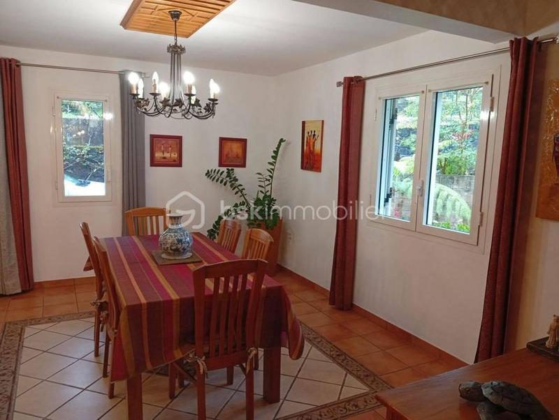 Villa - 246 m² - 9 pièces