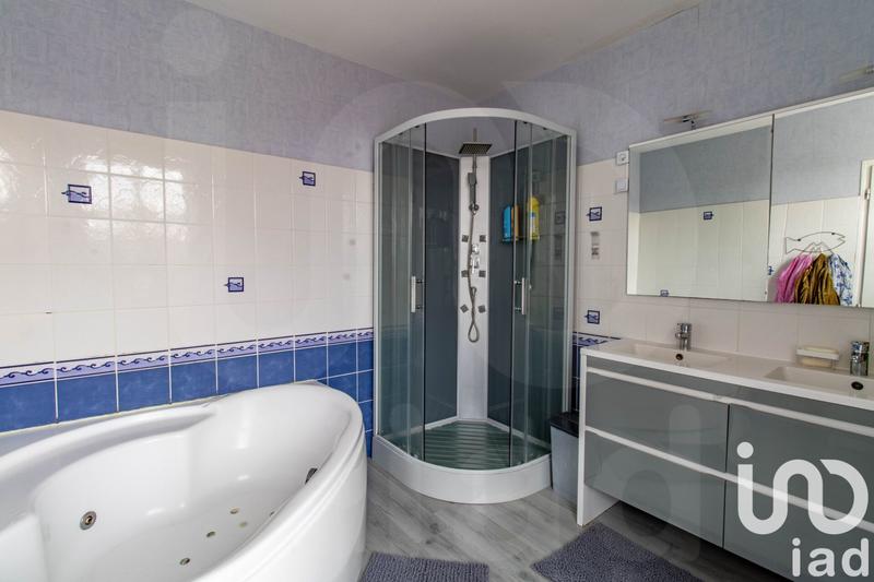 Maison - 330 m² - 15 pièces