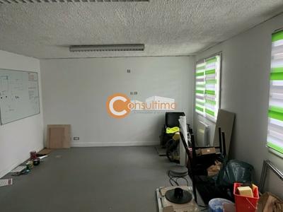 Local d'activité / Entrepôt - 200 m²