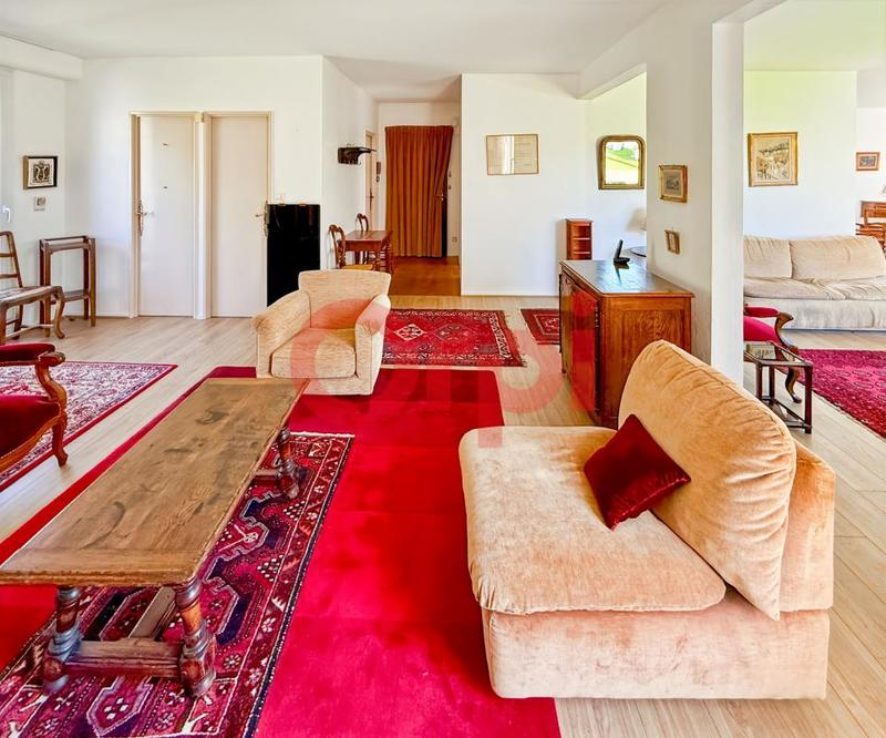 Appartement - 120 m² - 6 pièces