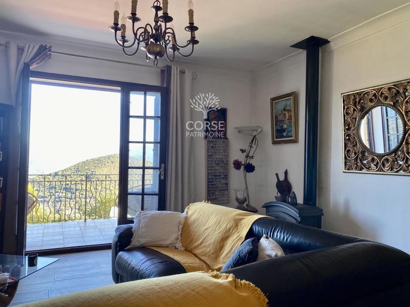 Maison - 202 m² - 7 pièces