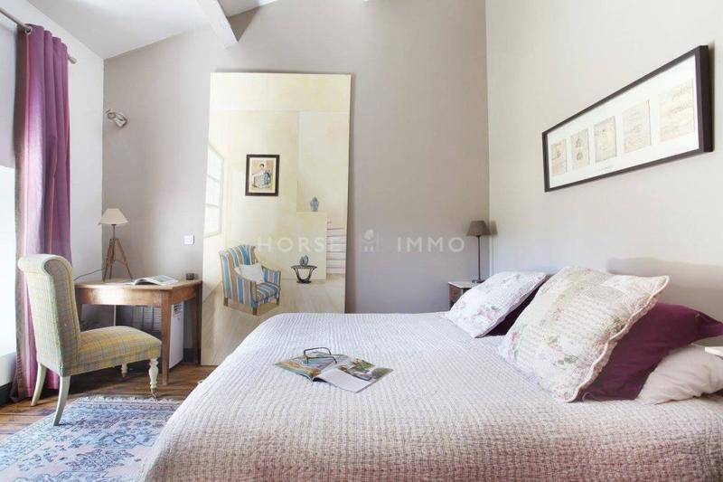 Maison - 1 745 m² - 50 pièces