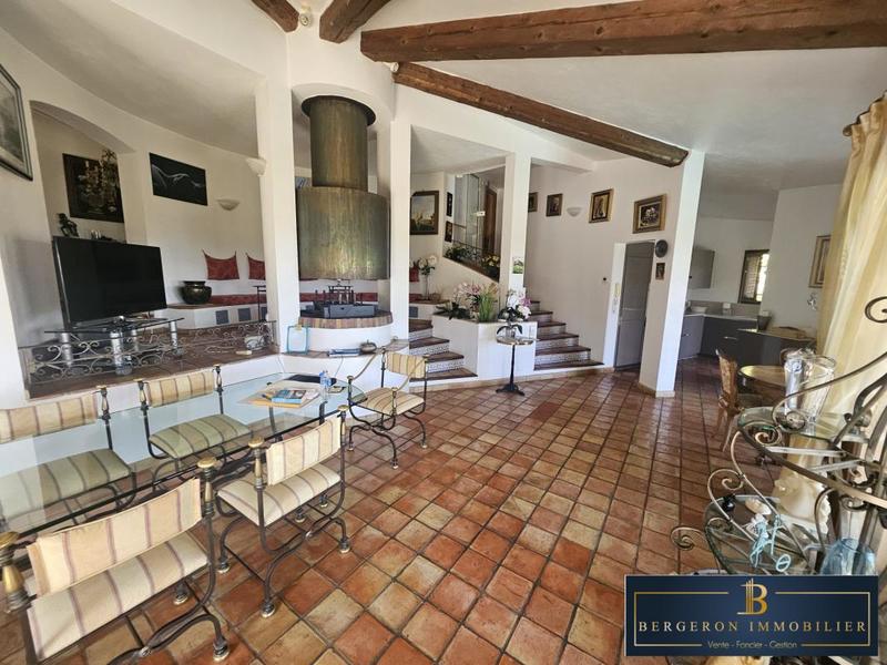 Villa - 197 m² - 8 pièces