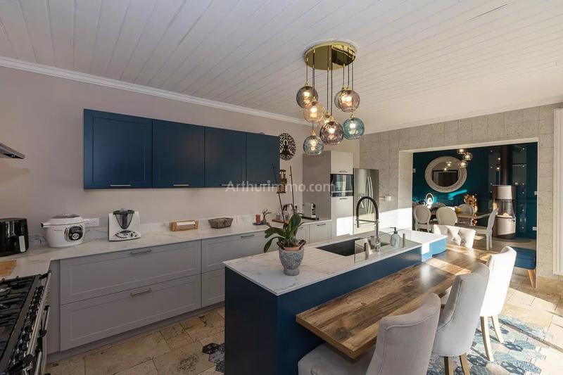 Maison - 222 m² - 7 pièces