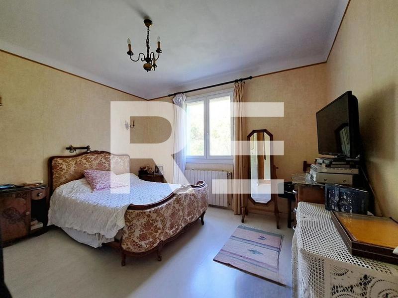 Villa - 208 m² - 9 pièces