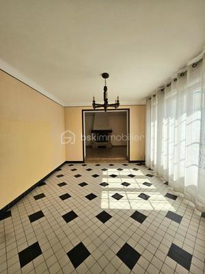 Maison traditionnelle - 122 m² - 6 pièces