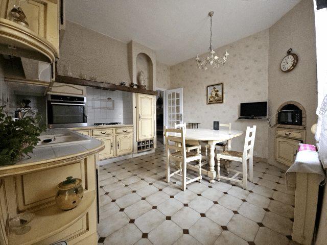 Maison - 145 m² - 9 pièces