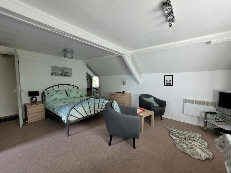 Propriété - 241 m² - 11 pièces